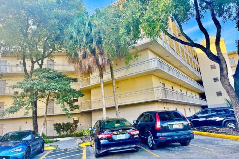 Снять в аренду кондоминиум в Дорал, Флорида 2 спальни, 96.25м2, № 1955420 - фото 15