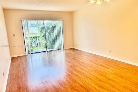 Снять в аренду кондоминиум в Дорал, Флорида 2 спальни, 96.25м2, № 1955420 - фото 2