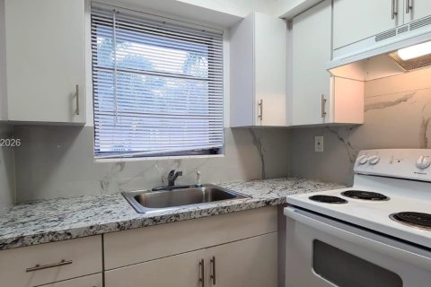 Copropriété à louer à Miami, Floride: 2 chambres, 70.05 m2 № 2281114 - photo 4