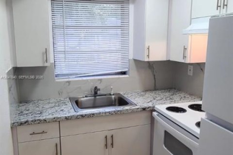 Copropriété à louer à Miami, Floride: 2 chambres, 70.05 m2 № 2281114 - photo 7