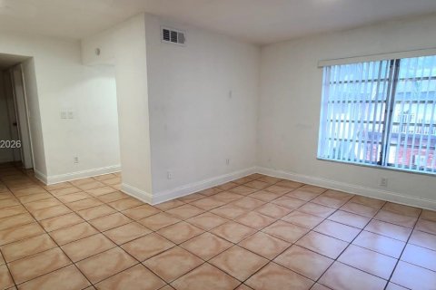 Copropriété à louer à Miami, Floride: 2 chambres, 70.05 m2 № 2281114 - photo 2