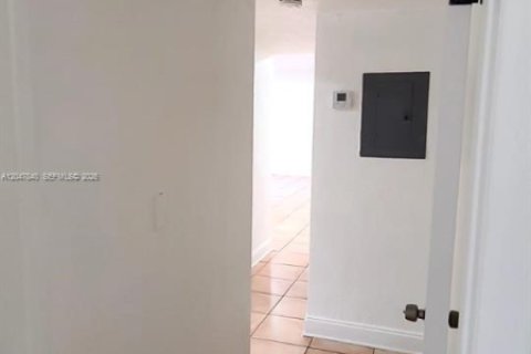 Copropriété à louer à Miami, Floride: 2 chambres, 70.05 m2 № 2281114 - photo 8