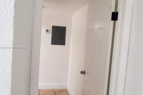 Copropriété à louer à Miami, Floride: 2 chambres, 70.05 m2 № 2281114 - photo 9