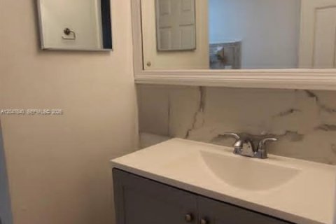 Copropriété à louer à Miami, Floride: 2 chambres, 70.05 m2 № 2281114 - photo 14