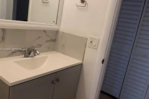 Copropriété à louer à Miami, Floride: 2 chambres, 70.05 m2 № 2281114 - photo 12
