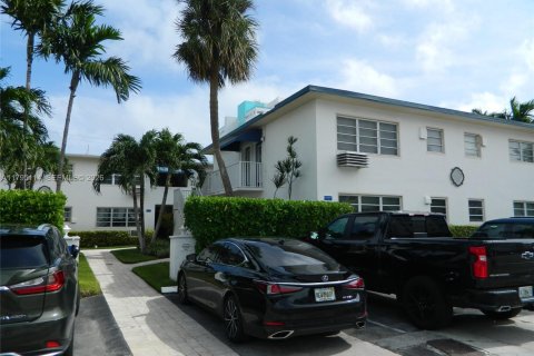 Condominio en alquiler en Fort Lauderdale, Florida, 1 dormitorio, 64.2 m2 № 2019406 - foto 17