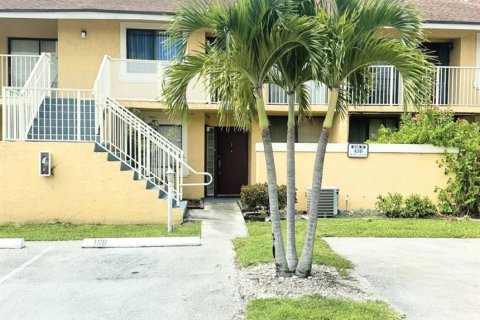Condo in Miami Gardens, Florida, 2 bedrooms  № 2078609