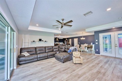 House in Spring Hill, Florida 4 bedrooms, 199.18 sq.m. № 1608112 - photo 11