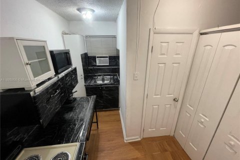 Снять в аренду коммерческую недвижимость в Майами, Флорида 74.32м2, № 1950265 - фото 4