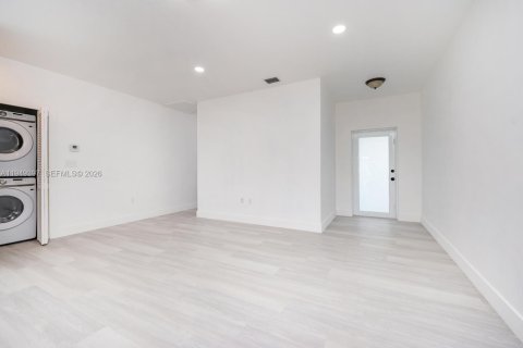 Commercial property in Miami, Florida 275.36 sq.m. № 2004967 - photo 8