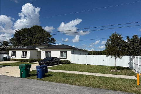 Commercial property in Miami, Florida 275.36 sq.m. № 2004967 - photo 2