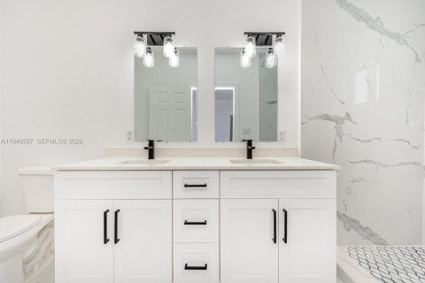 Commercial property in Miami, Florida 275.36 sq.m. № 2004967 - photo 10