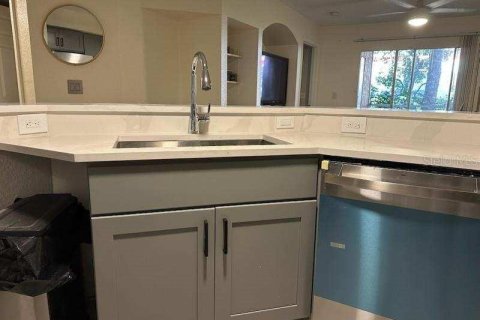 Condo in Altamonte Springs, Florida, 2 bedrooms № 2214312 - photo 15