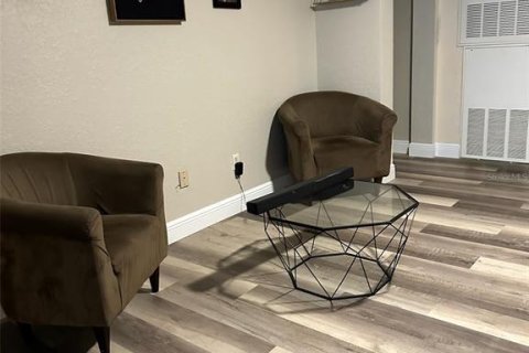 Condo in Altamonte Springs, Florida, 2 bedrooms № 2214312 - photo 13