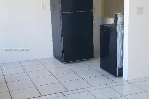 Appartement à louer à Miami Beach, Floride: 1 chambre, 60.39 m2 № 1997678 - photo 2