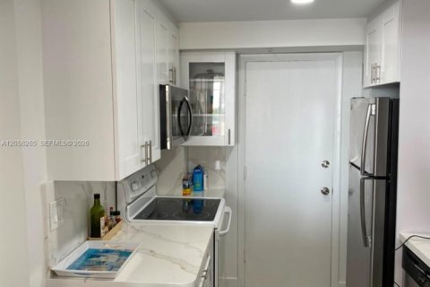 Copropriété à louer à Key Biscayne, Floride: 2 chambres, 124.02 m2 № 2168384 - photo 6