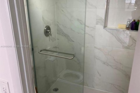 Copropriété à louer à Key Biscayne, Floride: 2 chambres, 124.02 m2 № 2168384 - photo 18