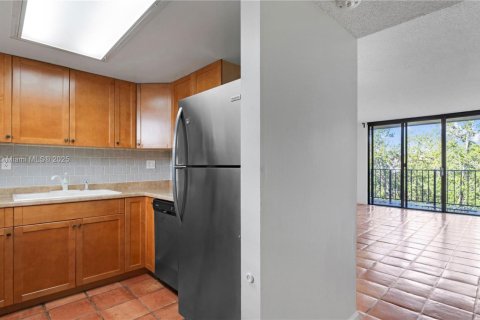 Condo in Miami, Florida, 2 bedrooms  № 1944512 - photo 12