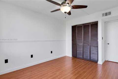Condo in Miami, Florida, 2 bedrooms  № 1944512 - photo 20