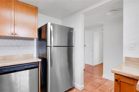 Condo in Miami, Florida, 2 bedrooms  № 1944512 - photo 10