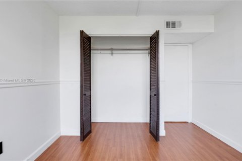 Condo in Miami, Florida, 2 bedrooms  № 1944512 - photo 21