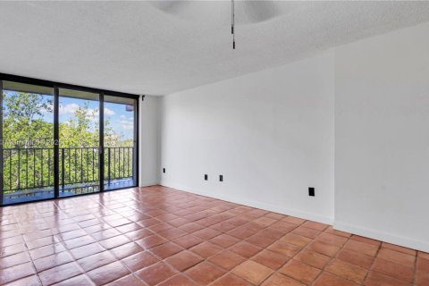 Condo in Miami, Florida, 2 bedrooms  № 1944512 - photo 13