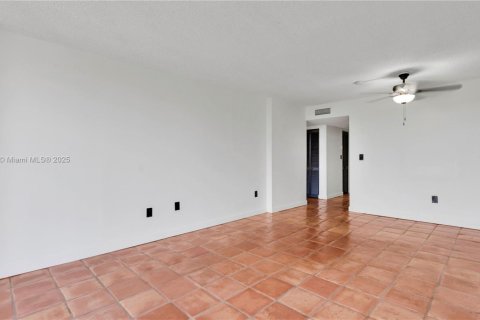 Condo in Miami, Florida, 2 bedrooms  № 1944512 - photo 15