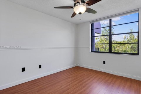 Condo in Miami, Florida, 2 bedrooms  № 1944512 - photo 19