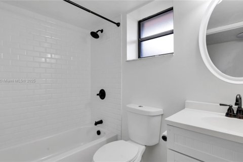 Condo in Miami, Florida, 2 bedrooms  № 1944512 - photo 7