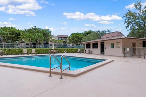 Condo in Miami, Florida, 2 bedrooms  № 1944512 - photo 29