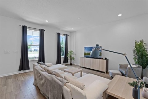 Townhouse in Winter Garden, Florida 3 bedrooms, 185.43 sq.m. № 1866729 - photo 2