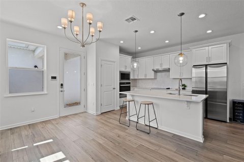 Townhouse in Winter Garden, Florida 3 bedrooms, 185.43 sq.m. № 1866729 - photo 8