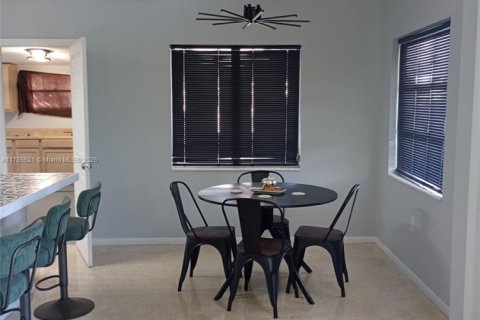 House in Venice, Florida 4 bedrooms № 1862425 - photo 19
