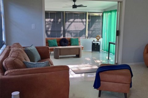 House in Venice, Florida 4 bedrooms № 1862425 - photo 17