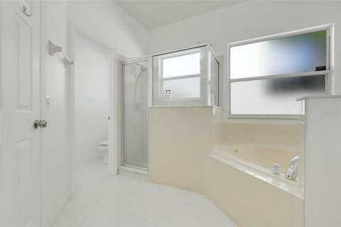 Casa en venta en Kissimmee, Florida, 5 dormitorios, 214.42 m2 № 1725422 - foto 23