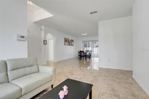 Casa en venta en Kissimmee, Florida, 5 dormitorios, 214.42 m2 № 1725422 - foto 10