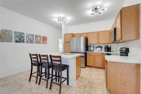 Casa en venta en Kissimmee, Florida, 5 dormitorios, 214.42 m2 № 1725422 - foto 16
