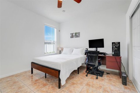 Casa en venta en Kissimmee, Florida, 5 dormitorios, 214.42 m2 № 1725422 - foto 30