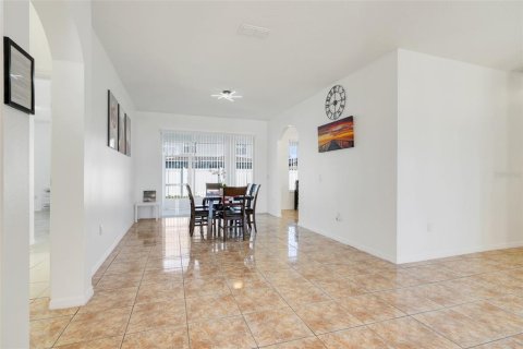 Casa en venta en Kissimmee, Florida, 5 dormitorios, 214.42 m2 № 1725422 - foto 13