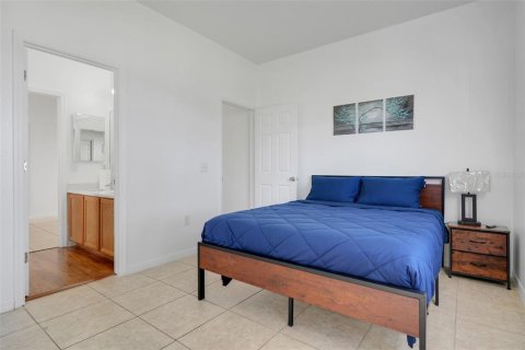 Casa en venta en Kissimmee, Florida, 5 dormitorios, 214.42 m2 № 1725422 - foto 19