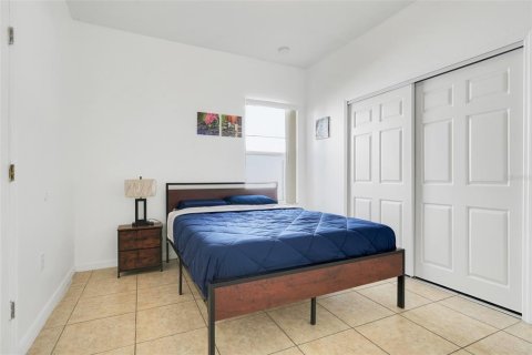 Casa en venta en Kissimmee, Florida, 5 dormitorios, 214.42 m2 № 1725422 - foto 24
