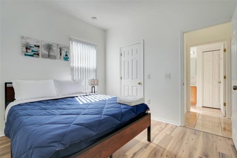 Casa en venta en Kissimmee, Florida, 5 dormitorios, 214.42 m2 № 1725422 - foto 28