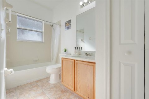 Casa en venta en Kissimmee, Florida, 5 dormitorios, 214.42 m2 № 1725422 - foto 29