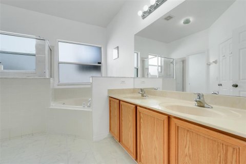 Casa en venta en Kissimmee, Florida, 5 dormitorios, 214.42 m2 № 1725422 - foto 22