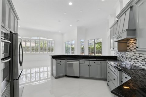 House in Orlando, Florida 5 bedrooms, 335.84 sq.m. № 1822840 - photo 22