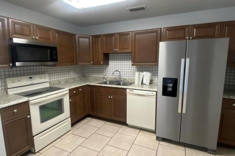 Снять в аренду квартиру в Уэст-Палм-Бич, Флорида 4 комнаты, 173.36м2, № 2084116 - фото 3