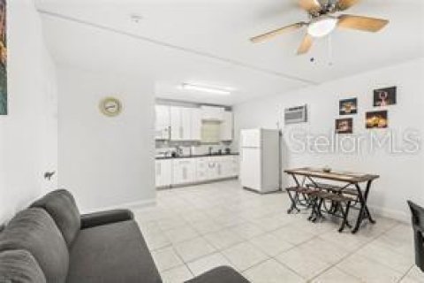 Casa en venta en Tampa, Florida, 4 dormitorios, 200.2 m2 № 2349881 - foto 9
