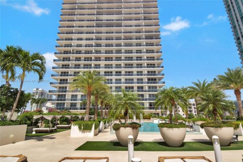Condo in Miami, Florida, 3 bedrooms  № 1798713 - photo 24