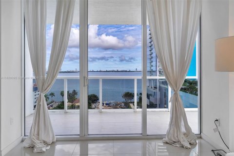 Condo in Miami, Florida, 3 bedrooms  № 1798713 - photo 17