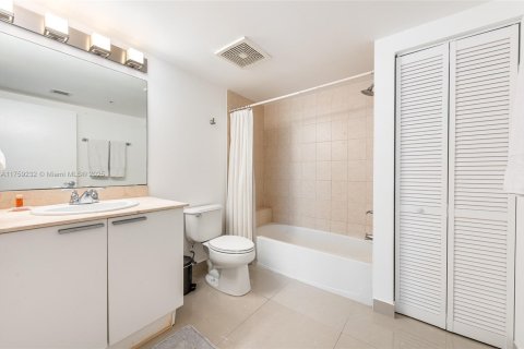 Copropriété à vendre à Sunny Isles Beach, Floride: 2 chambres, 117.61 m2 № 1868496 - photo 20